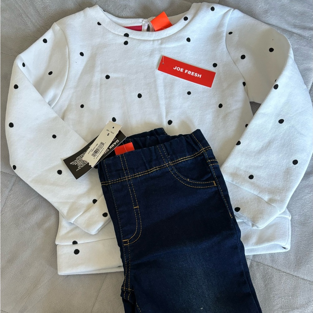 Little girl’s kit jeans & sweater